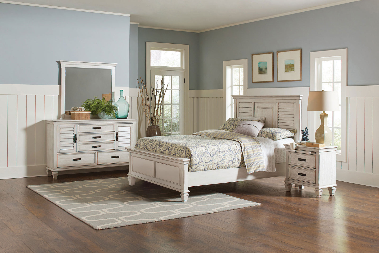 Franco 4-piece Queen Bedroom Set Distressed White | Queen / 4-piece / 205331Q-S4 | 205331Q-S4