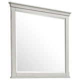 Franco 4-piece Queen Bedroom Set Distressed White | Gallery | 205331Q-S4 205330Q-S4 205330KE-S4 205331KE-S4 205330Q-S5 205331Q-S5 205330KE-S5 205331KE-S5