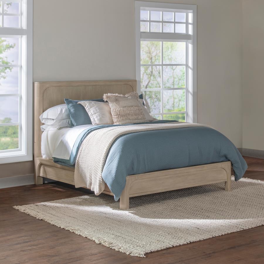 Solano 81-inch California King Panel Bed Weathered Mango | California King | Brown | Weathered Mango | 222521KW