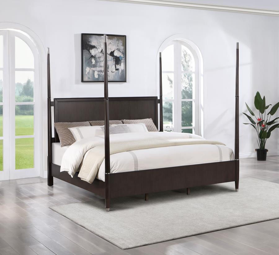 Emberlyn Wood Queen Poster Bed Brown | Queen | Brown | 223061Q
