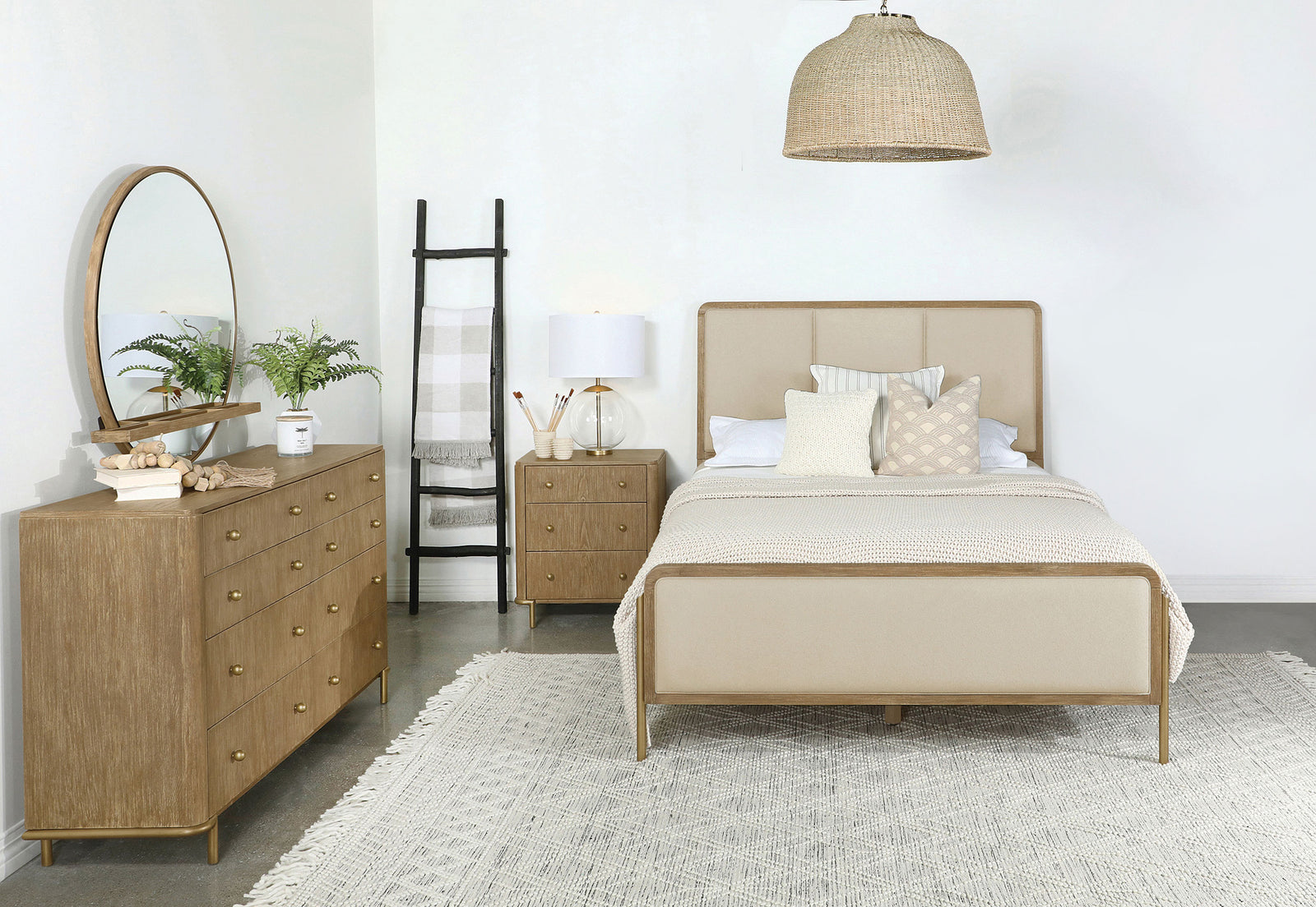 Arini 4-piece Queen Bedroom Set Cream and Sand Wash | Queen / 4-piece | 224301QCRM-S4